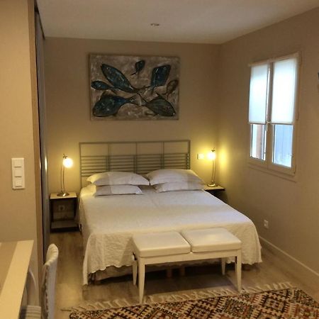 Chez Elles 2 Bed & Breakfast Caumont-sur-Durance Exterior foto