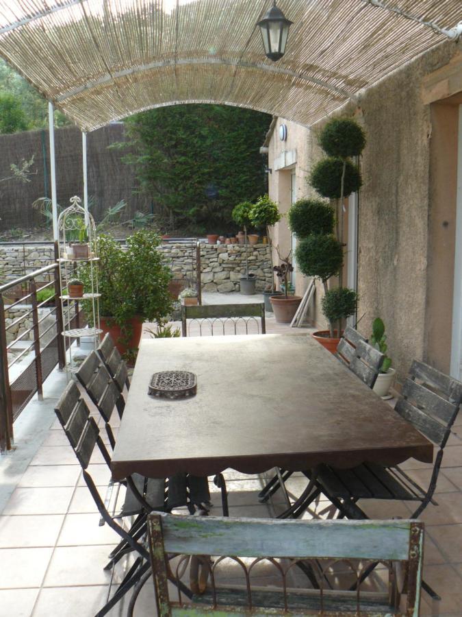 Chez Elles 2 Bed & Breakfast Caumont-sur-Durance Exterior foto